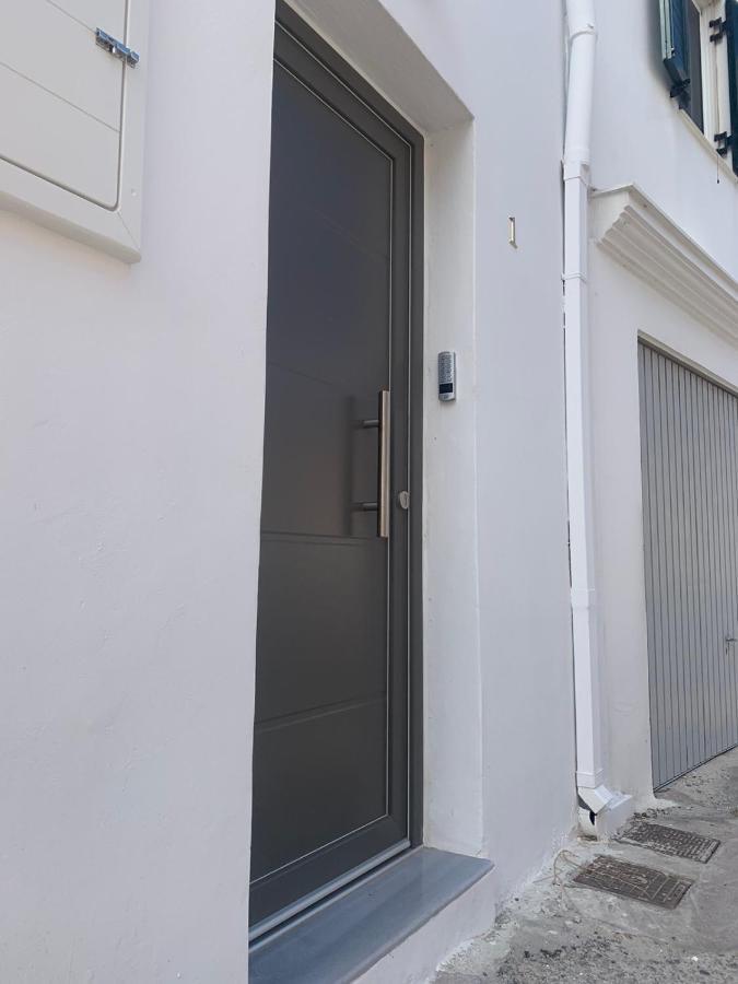 Smyrnis Apartments إرموبولّي المظهر الخارجي الصورة